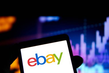 Dhaka, BD - 29 Mayıs 2024: Ebay logosu akıllı telefonda gösteriliyor.