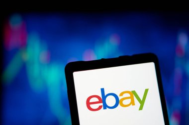 Dhaka, BD - 29 Mayıs 2024: Ebay logosu akıllı telefonda gösteriliyor.