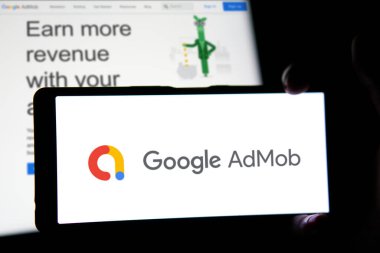 Dhaka, BD - 29 Mayıs 2024: Google AdMob logosu akıllı telefonda gösteriliyor.