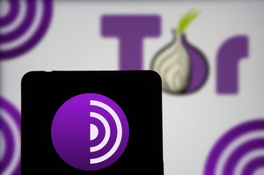 Dhaka, BD - 25 Mayıs 2024: Tor tarayıcı logosu akıllı telefonda gösteriliyor.