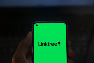 Dhaka, Bangladeş - 24 Mayıs 2024: Linktree logosu akıllı telefonda gösteriliyor.