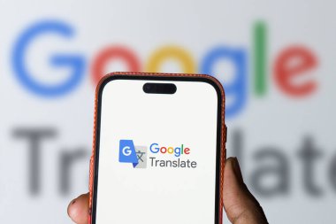 Dhaka, BD- 05 Haziran 2024: Google Çevirisi logosu akıllı telefonda gösteriliyor.