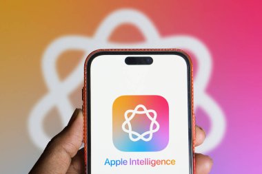 Dhaka, Bangladeş - 11 Haziran 2024: Apple İstihbarat (AI) logosu iPhone 'da sergileniyor.