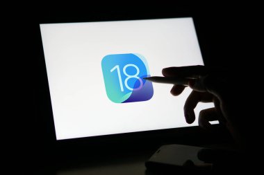 Dhaka, Bangladeş - 14 Haziran 2024: IpadOS 18 loo Ipad 'de sergilenmektedir. 