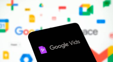 Dhaka, Bangladeş - 29 Haziran 2024: Google Vids logosu akıllı telefonda gösteriliyor. Google Vids, Google Workspace takımının bir parçası olarak eklenen bir çevrimiçi video oluşturma uygulaması..