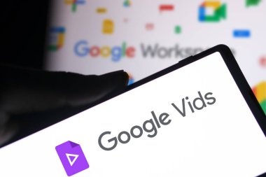 Dhaka, Bangladeş - 29 Haziran 2024: Google Vids logosu akıllı telefonda gösteriliyor. Google Vids, Google Workspace takımının bir parçası olarak eklenen bir çevrimiçi video oluşturma uygulaması..