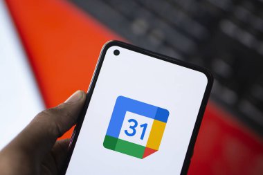 Dhaka, Bangladeş - 11 Temmuz 2024: Google Takvim logosu akıllı telefonda gösteriliyor.