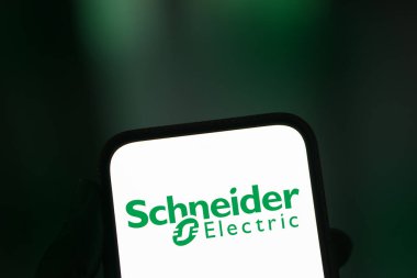 Dhaka, Bangladeş - 01 Ağustos 2024: Schneider Elektrik logosu akıllı telefonda gösteriliyor.