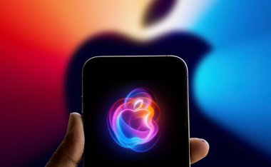 Dhaka, Bangladeş - 27 Ağustos 2024: Apple Event Concept iPhone 'da gösteriliyor.