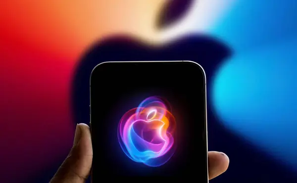 Dhaka, Bangladeş - 27 Ağustos 2024: Apple Event Concept iPhone 'da gösteriliyor.