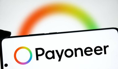 Dhaka, Bangladeş - 07 Sep 2024: Payonez logosu akıllı telefonda sergilenmektedir. Herkes çevrimiçi para transferi, dijital ödemeler ve iş sermaye hizmetleri sunar.