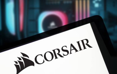 Dhaka, Bangladeş - 11 Eylül 2024: Corsair logosu akıllı telefonda sergilenmektedir. Corsair, yüksek performanslı oyun ekipmanları üreten önde gelen bir firma..