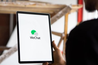 Dhaka, bangladeş - 18 Sep 2024: WeChat logosu iPad 'de gösteriliyor.