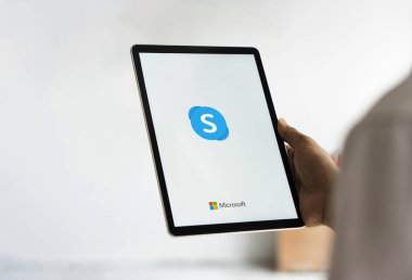 Dhaka, Bangladeş - 19 Sep 2024: Microsoft Skype logosu iPad 'de gösteriliyor.