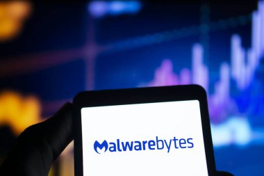 Dhaka, Bangladeş - Malwarebytes logosu akıllı telefonda gösterilir.