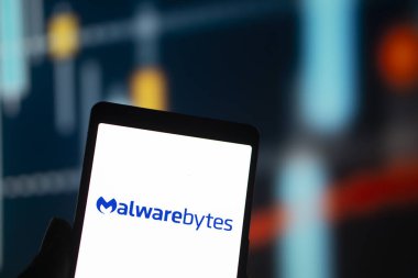 Dhaka, Bangladeş - Malwarebytes logosu akıllı telefonda gösterilir.