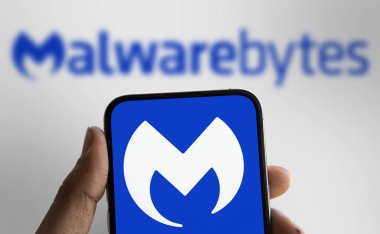 Dhaka, Bangladeş - Malwarebytes logosu akıllı telefonda gösterilir.