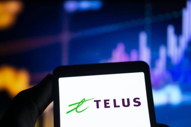 Dhaka, Bangladeş - 23 Sep 2024: Telus logosu akıllı telefonda gösteriliyor.