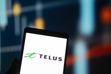 Dhaka, Bangladeş - 23 Sep 2024: Telus logosu akıllı telefonda gösteriliyor.