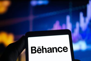 Dhaka, Bangladeş - 23 Sep 2024: Behance logosu akıllı telefonda gösteriliyor.
