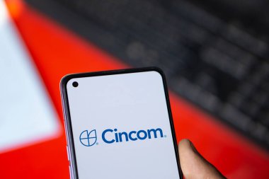 Dhaka, Bangladeş - 23 Sep 2024: Cicnom Systems logosu akıllı telefonda sergilenmektedir. Cincom Systems Inc., çok uluslu bir bilgisayar teknolojisi şirketidir.