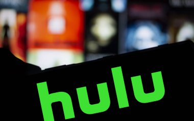 Dhaka, Bangladeş - 24 Sep 2024: Hulu logosu akıllı telefonda gösteriliyor.