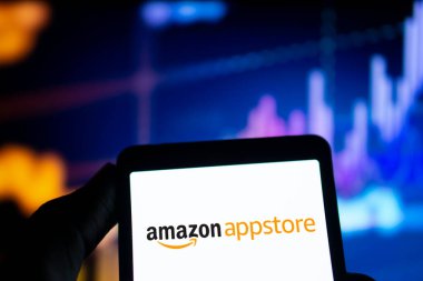 Dhaka, Bangladeş - 25 Sep 2024: Amazon ekspres logosu akıllı telefonda gösteriliyor.