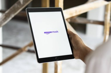 Dhaka, Bangladeş - 25 Sep 2024: Amazon Müzik logosu iPad 'de gösteriliyor.