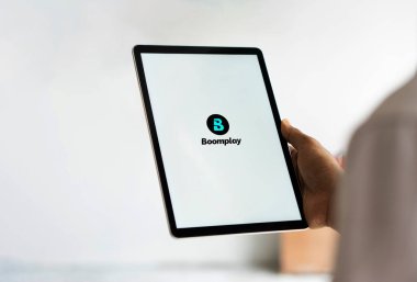 Dhaka, Bangladeş - 25 Sep 2024: iPad 'de boomplay logosu gösteriliyor.