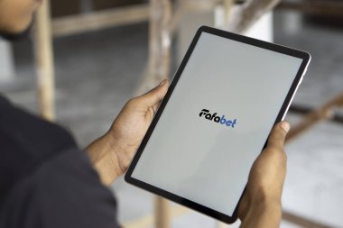 Dhaka, Bangladeş - 26 Sep 2024: Fatabet logosu iPad 'de gösteriliyor.