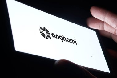 Dhaka, Bangladeş - 28 Sep 2024: Anghami logosu akıllı telefonda gösteriliyor.