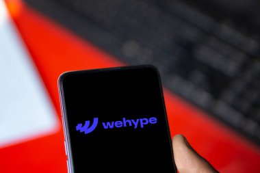 Dhaka, Bangladeş - 28 Sep 2024: Wehype logosu akıllı telefonda gösteriliyor.