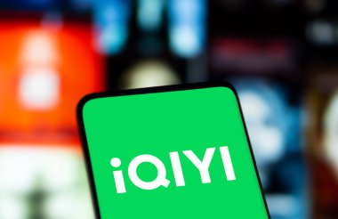 Dhaka, Bangladeş - 01 Ekim 2024: iQIYI logosu iPad 'de gösteriliyor.