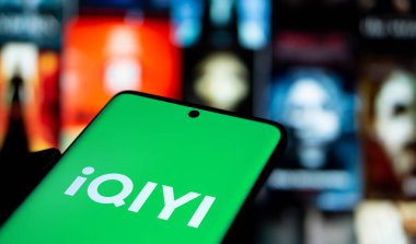Dhaka, Bangladeş - 01 Ekim 2024: iQIYI logosu iPad 'de gösteriliyor.
