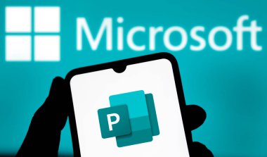 Dhaka, Bangladeş - 05 Ekim 2024: Microsoft Yayımcı logosu akıllı telefonda gösteriliyor.