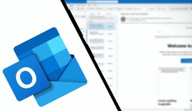 Dhaka, Bangladeş - 05 Ekim 2024: Microsoft Outlook logosu akıllı telefonda gösteriliyor.