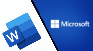 Dhaka, Bangladeş - 05 Ekim 2024: Microsoft Word logosu akıllı telefonda gösteriliyor.