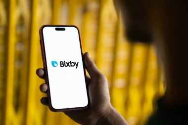 Dhaka, Bangladeş - 23 Ekim 2024: Bixby logosu akıllı telefonda gösteriliyor.