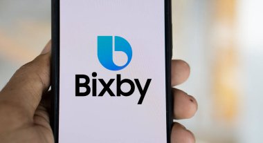 Dhaka, Bangladeş - 23 Ekim 2024: Bixby logosu akıllı telefonda gösteriliyor.