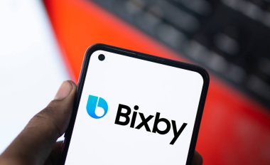 Dhaka, Bangladeş - 23 Ekim 2024: Bixby logosu akıllı telefonda gösteriliyor.