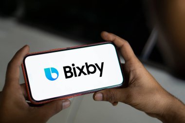 Dhaka, Bangladeş - 23 Ekim 2024: Bixby logosu akıllı telefonda gösteriliyor.