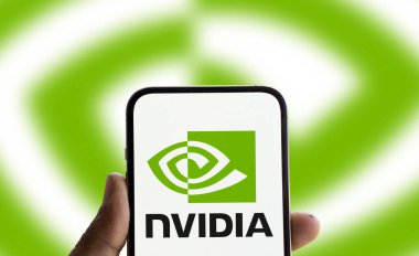 Dhaka, Bangladeş - 23 Ekim 2024: Nvidia logosu akıllı telefonda gösteriliyor.