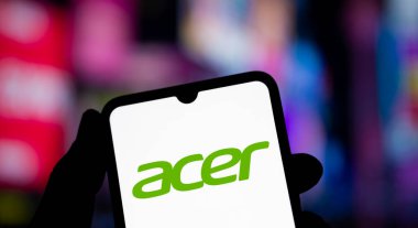 Dhaka, Bangladeş - 25 Ekim 2024: Acer logosu akıllı telefonda gösteriliyor. Acer Inc. Tayvanlı çok uluslu bir şirket..