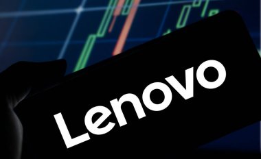 Dhaka, Bangladeş - 26 Ekim 2024: Lenovo logosu akıllı telefonda sergileniyor.