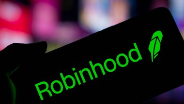 Dhaka, Bangladeş - 09 Kasım 2024: Robinhood logosu akıllı telefonda gösteriliyor.
