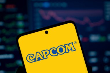 Dhaka, Bangladeş - 09 Kasım 2024: Capcom logosu smartphone.Capcom bir Japon video oyunu şirketidir..