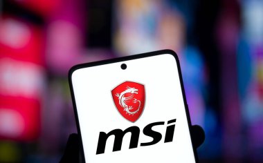 Dhaka, Bangladeş - 17 Kasım 2024: Msi logosu akıllı telefonda gösterilir. MSI Tayvanlı çok uluslu bir bilgi teknolojisi şirketidir..