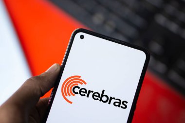 Dhaka, Bangladeş - 24 Kasım 2024: Serebras logosu akıllı telefondan gösteriliyor. Serebras Systems Inc. bir Amerikan yapay zeka şirketidir..