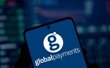 Dhaka, Bangladeş - 25 Kasım 2024: Küresel Ödemeler logosu akıllı telefonda gösteriliyor. Global Payments Inc, ABD 'li bir finans teknolojisi şirketidir..
