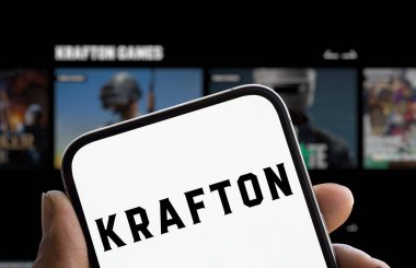 Dhaka, Bangladeş - 9 Aralık 2024: Krafton logosu smartphone.Krafton Inc. Güney Koreli video oyunu yayıncısı ve holding şirketi..